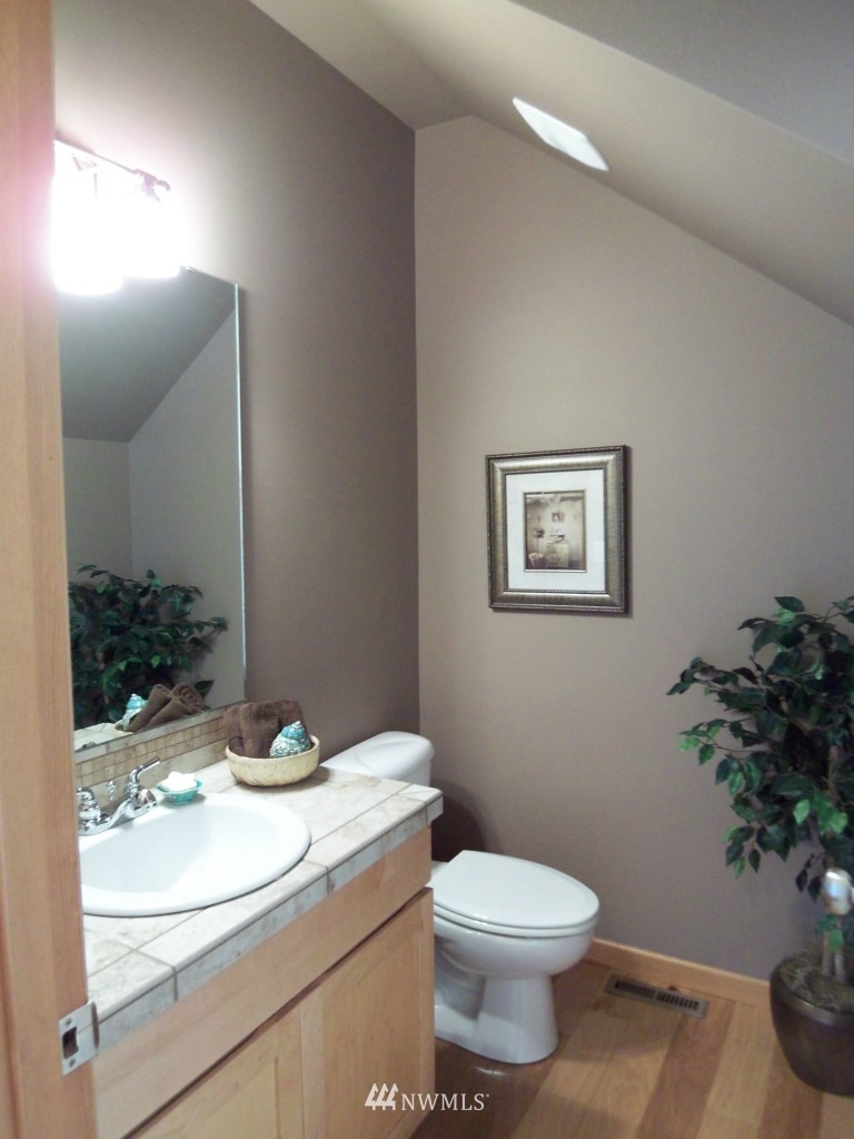 8307 227th Street Southwest Edmonds, WA 98026 - Photo 9 of 15 Gallery Image 9