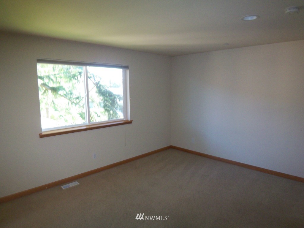8307 227th Street Southwest Edmonds, WA 98026 - Photo 10 of 15 Gallery Image 10