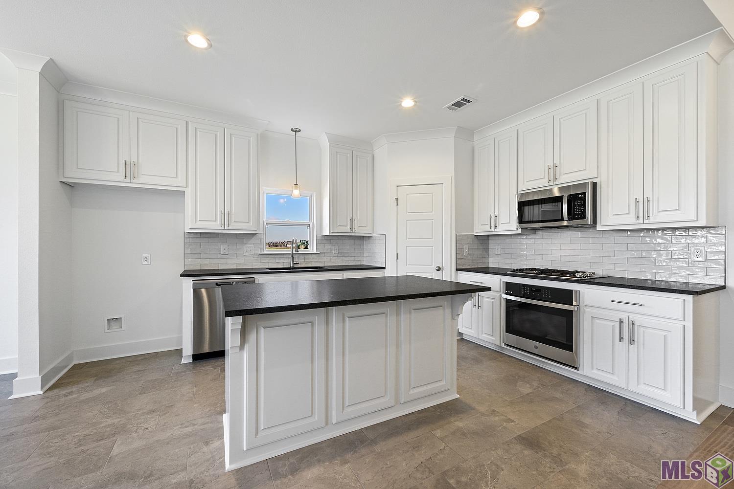 14304 Caroline Way Baton Rouge, LA 70810 - Photo 5 of 13