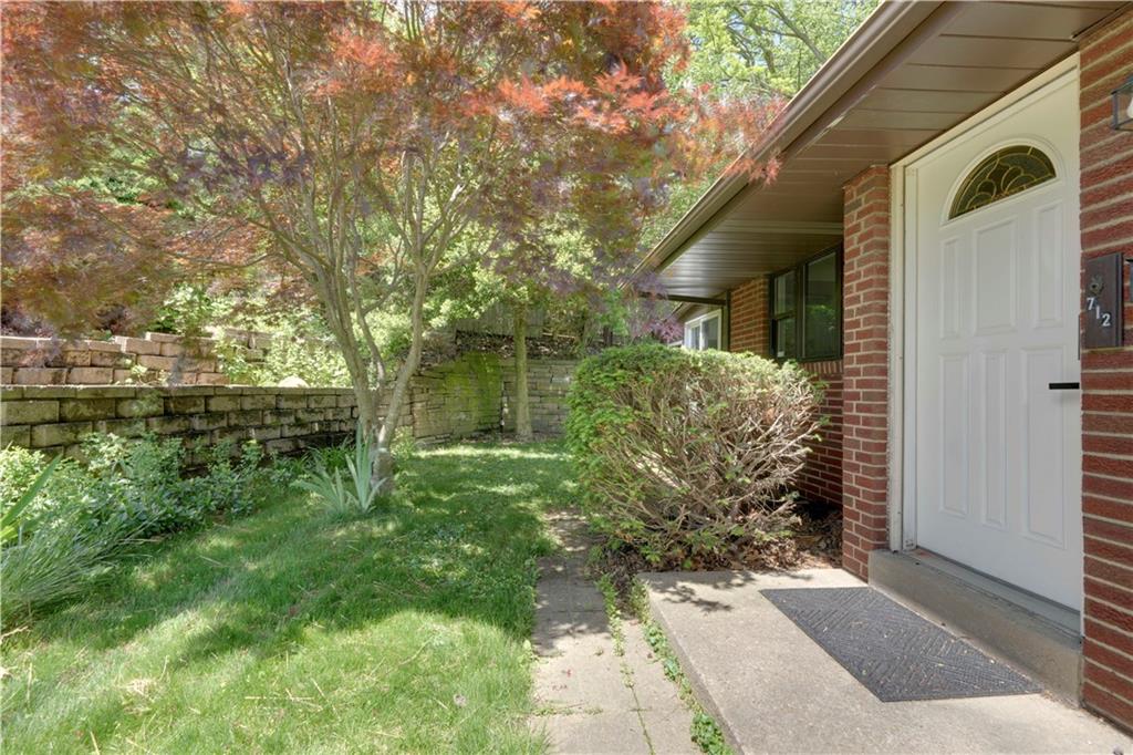 712 Ridge Avenue Pittsburgh, PA 15202 - Photo 2 of 32 a view of a back yard