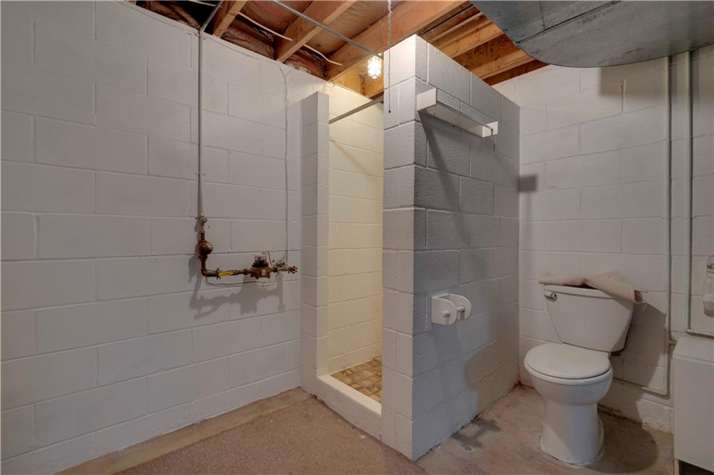 712 Ridge Avenue Pittsburgh, PA 15202 - Photo 27 of 32 a bathroom with a toilet and shower