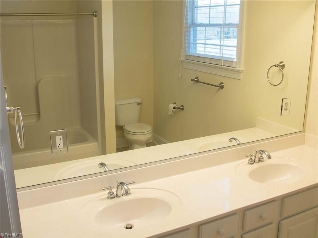 1865 Handy Road Denton, NC 27239 - Photo 21 of 29 Upper Level Bath