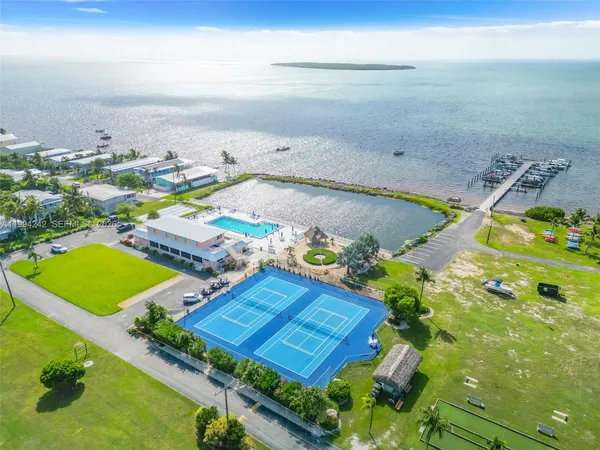 $429,000 | 900 South Emerald Drive, Key Largo, FL 33037