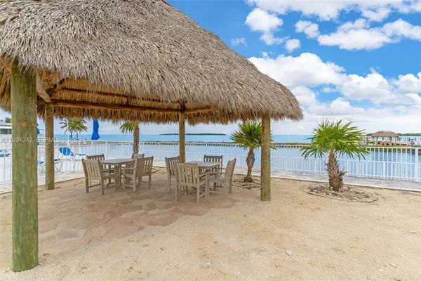 $429,000 | 900 South Emerald Drive, Key Largo, FL 33037