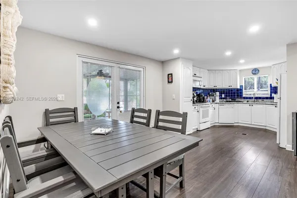 $429,000 | 900 South Emerald Drive, Key Largo, FL 33037