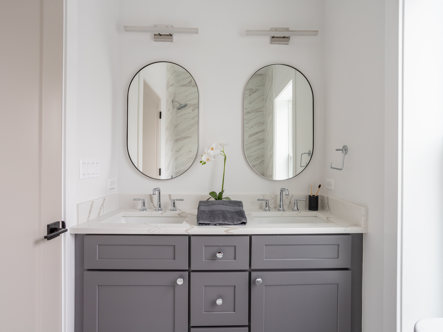 2228 West Lyndale Street Chicago, IL 60647 - Photo 20 of 23 a bathroom with 2 sink and a mirror