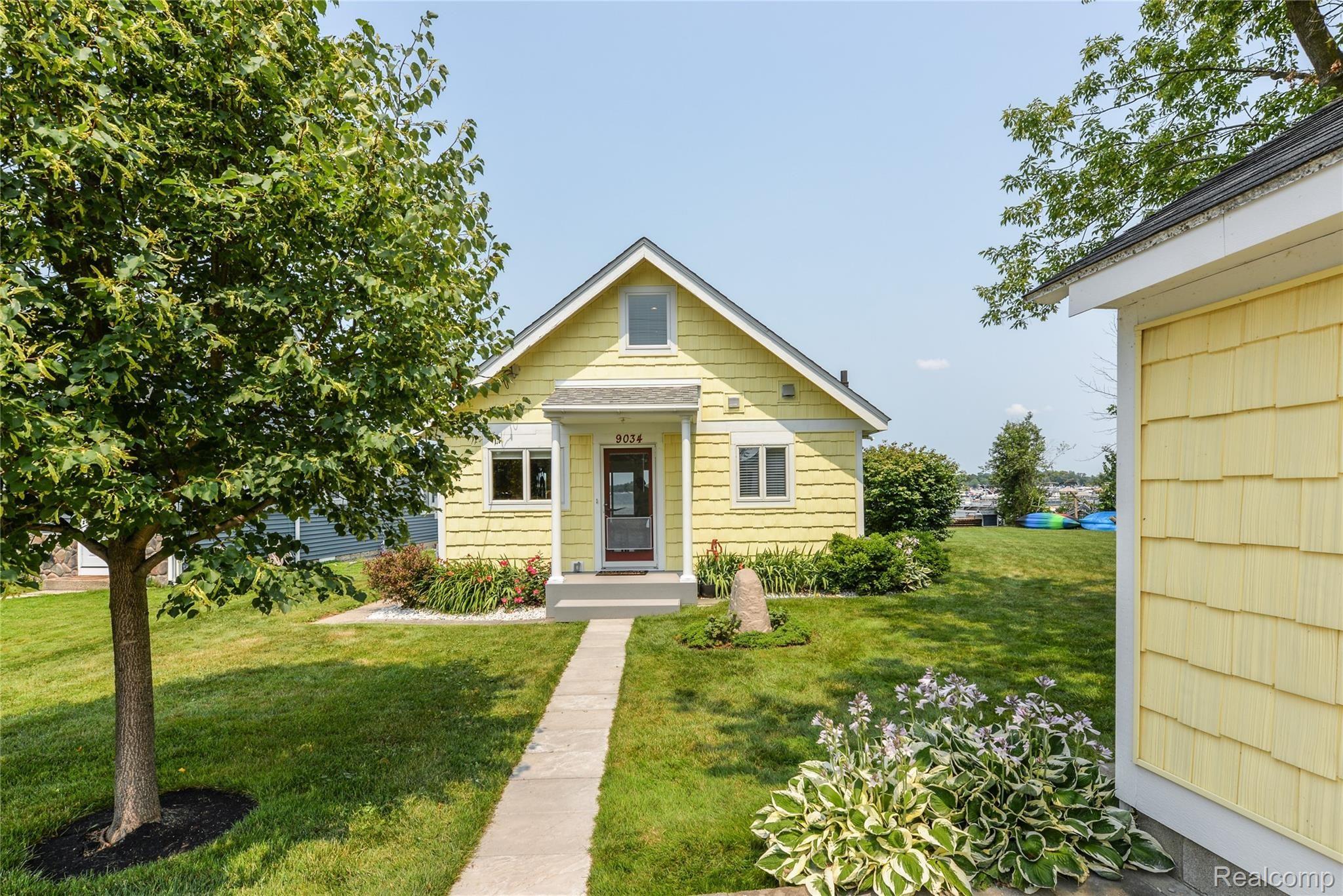 9034 Dexter-Pinckney Road Pinckney, MI 48169 - Photo 2 of 33 DSC_3558.jpg