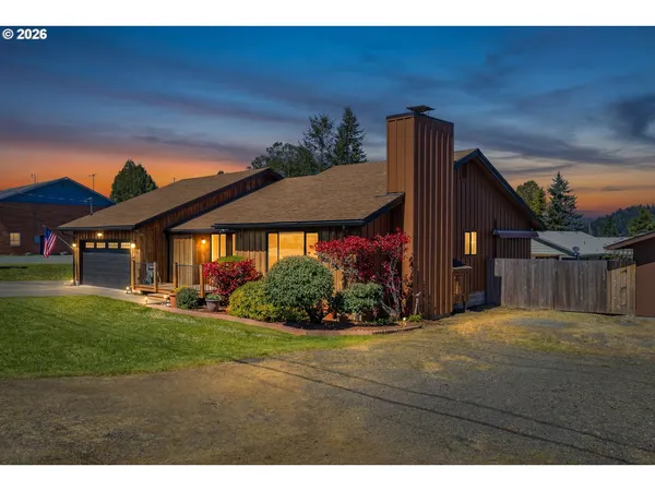 $399,000 | 1601 Maple Street, Myrtle Point, OR 97458