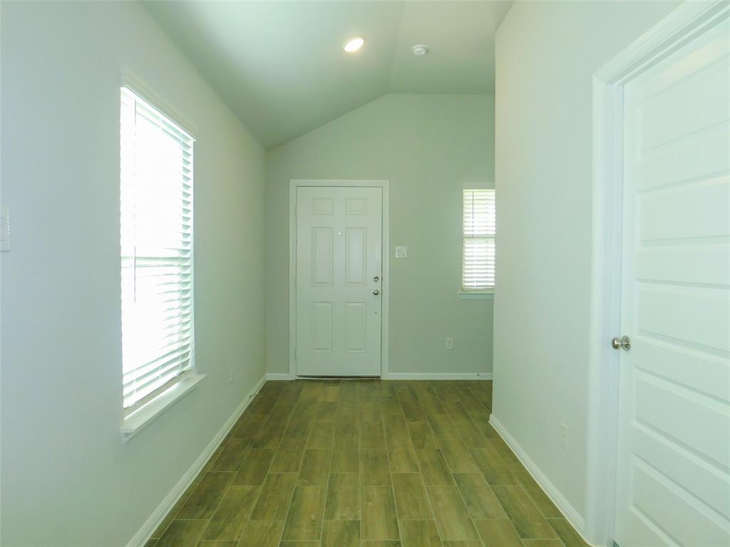 14017 Earlham Street Pilot Point, TX 76258 - Photo 4 of 26