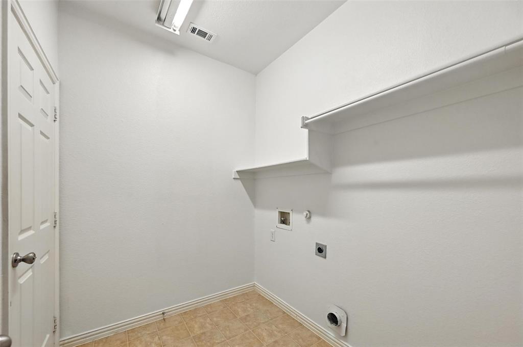 4312 Ridgewood Road Melissa, TX 75454 - Photo 13 of 40 a bathroom with a bathtub