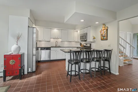 $995,000 | 216 Silver Spring Road, Wilton, CT 06897