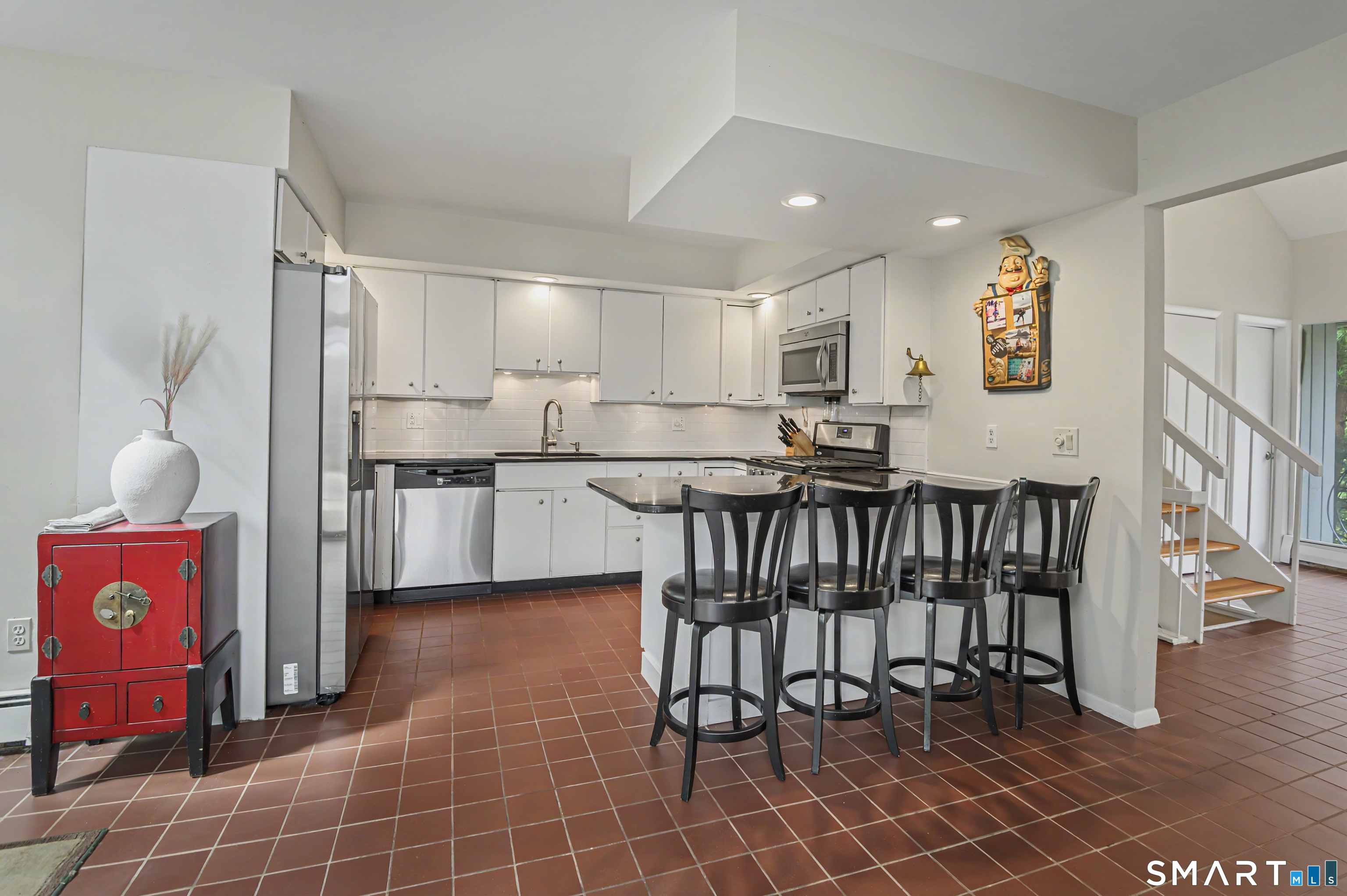 216 Silver Spring Road Wilton, CT 06897 - Photo 11 of 33