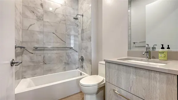 $4,500 | 33 South Palm Avenue, Unit 1303, Sarasota, FL 34236