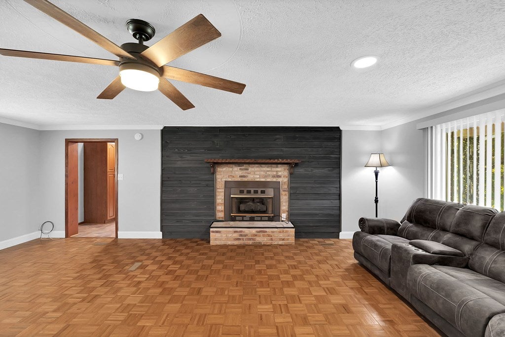944 Spring Hill Road Cedar Bluff, VA 24609 - Photo 7 of 40 Gallery Image 7