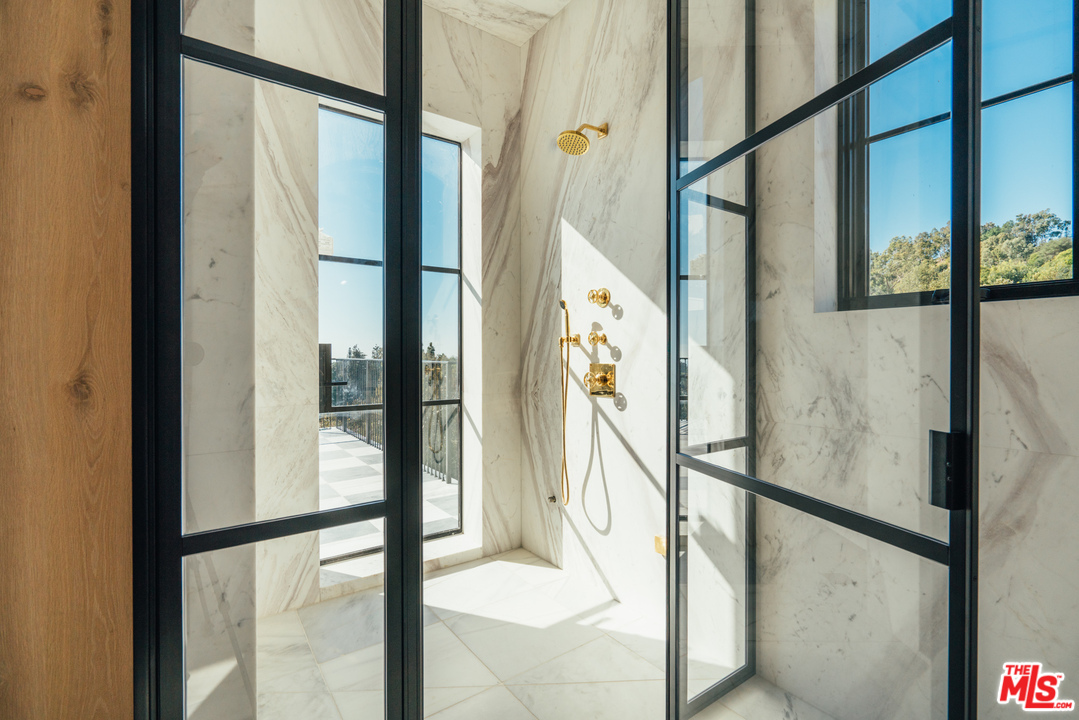 375 Fordyce Road Los Angeles, CA 90049 - Photo 14 of 26