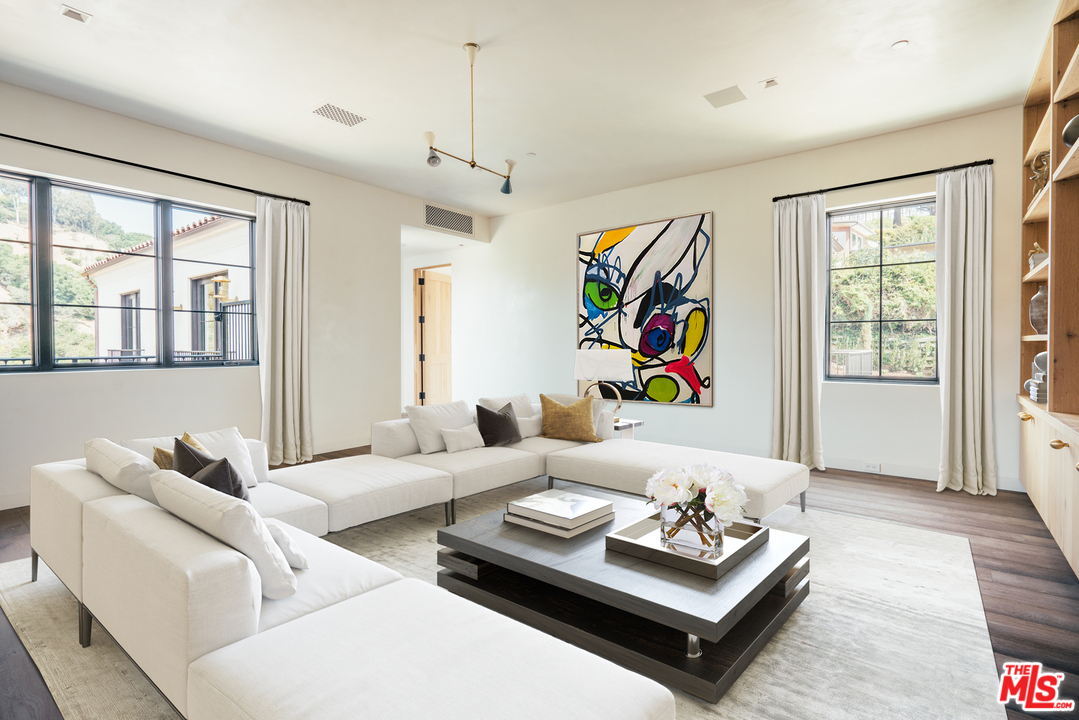 375 Fordyce Road Los Angeles, CA 90049 - Photo 16 of 26 a living room with furniture and a window
