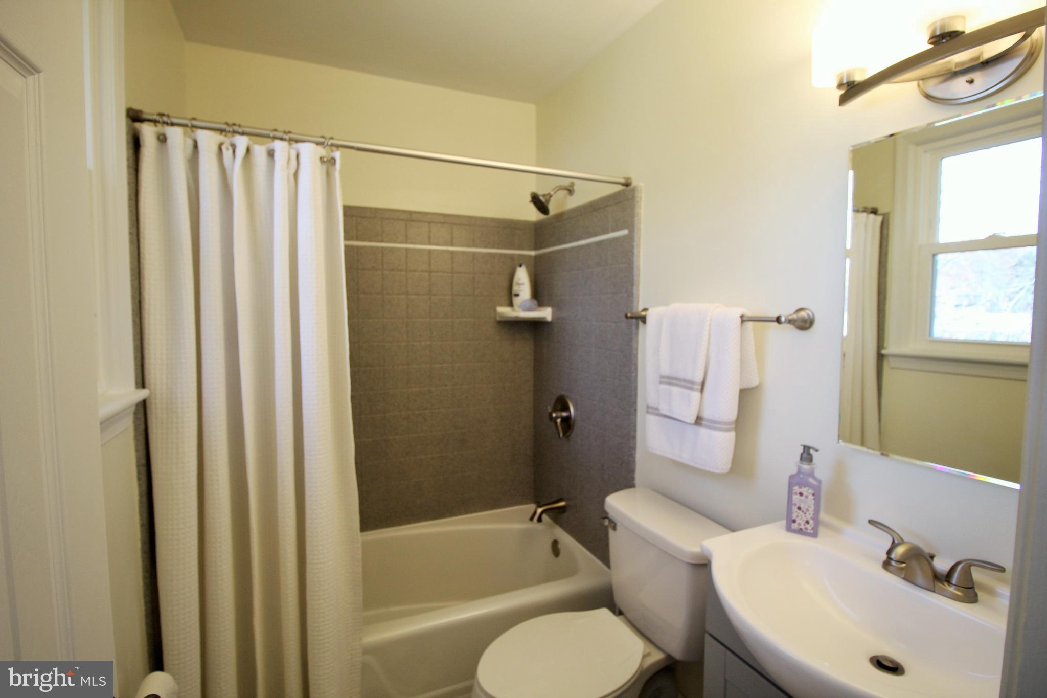 13244 Glenhill Road Silver Spring, MD 20904 - Photo 22 of 36 Master bath
