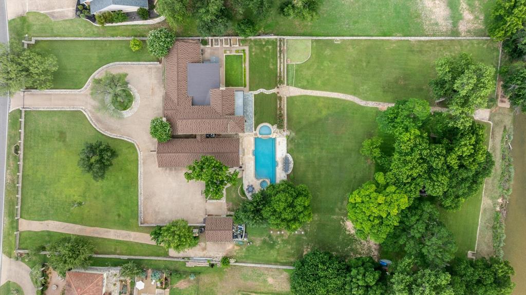 9404 Bellechase Road Granbury, TX 76049 - Photo 3 of 34