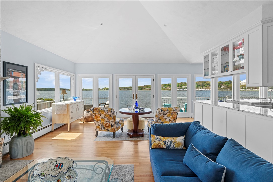 76 Melbourn Road Warwick, RI 02886 - Photo 9 of 27