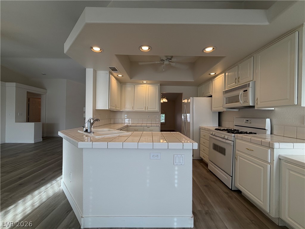 3900 Diamond Ridge Street Las Vegas, NV 89129 - Photo 8 of 19 Gallery Image 8
