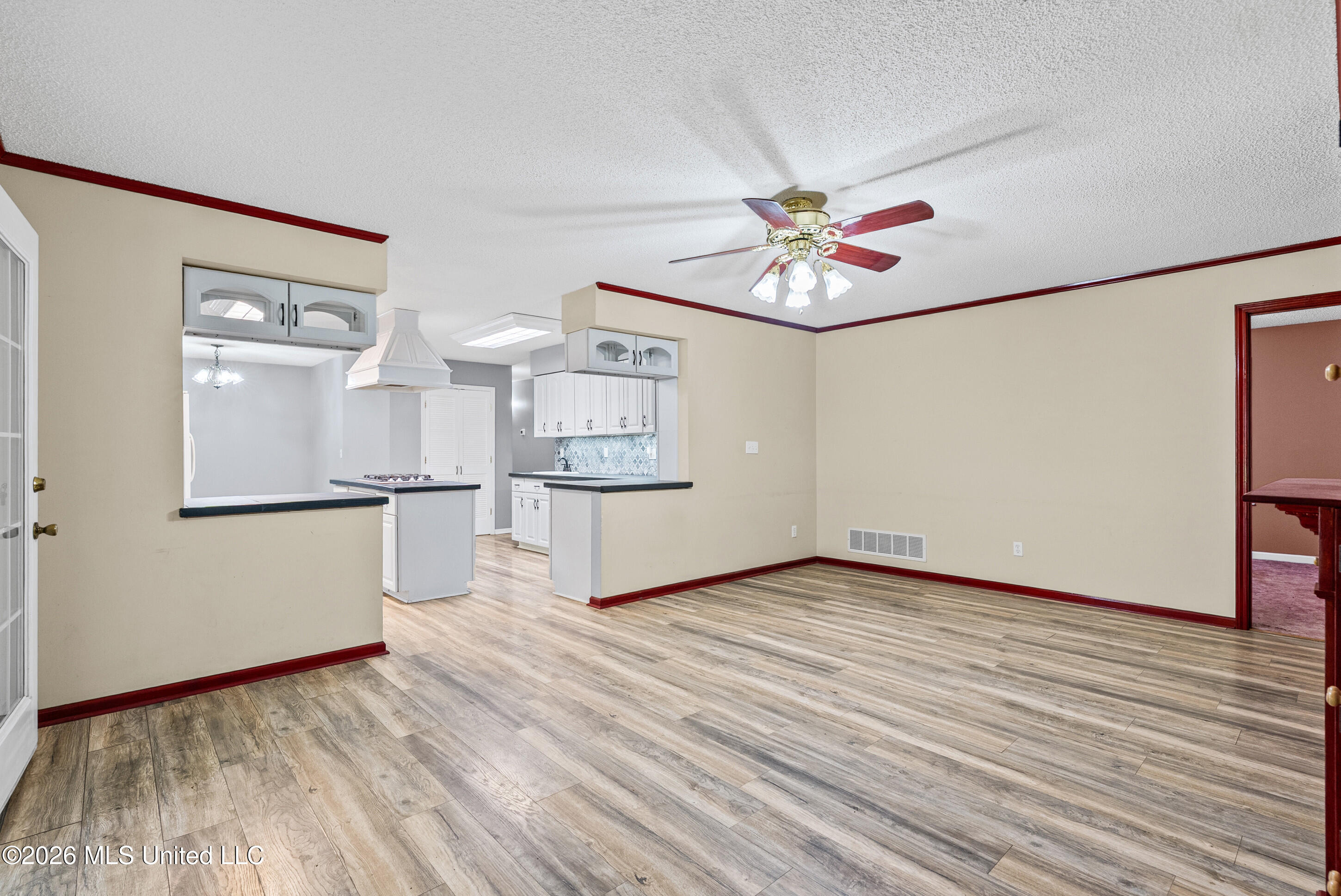 2500 Mays Road Coldwater, MS 38618 - Photo 14 of 32 Living Room