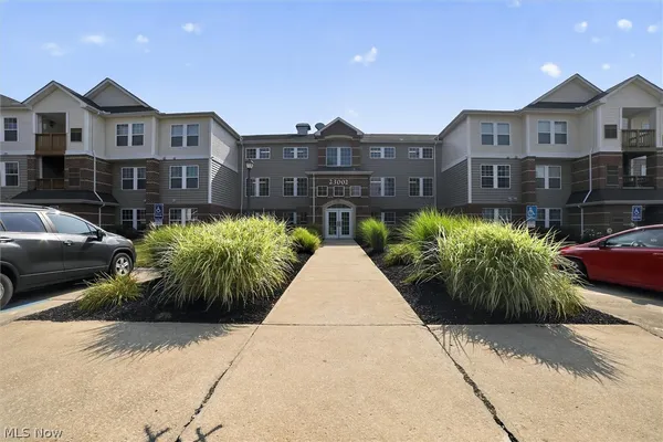 $165,000 | 23002 Chandlers Lane, Unit 105, Olmsted Falls, OH 44138