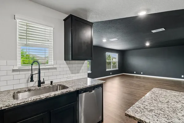 $1,900 | 177 Sage Sparrow, San Antonio, TX 78253