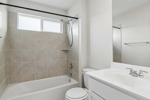 $1,900 | 177 Sage Sparrow, San Antonio, TX 78253