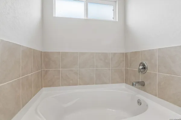 $1,900 | 177 Sage Sparrow, San Antonio, TX 78253