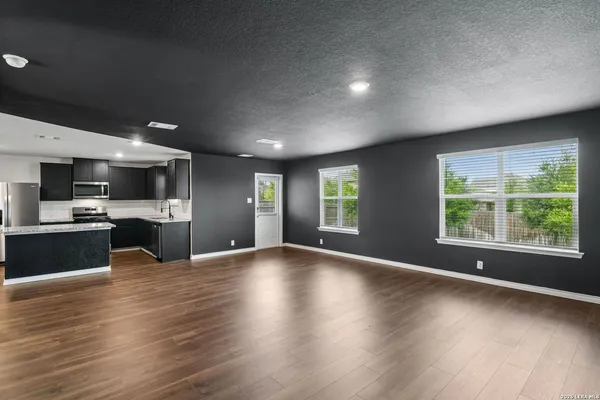 $1,900 | 177 Sage Sparrow, San Antonio, TX 78253