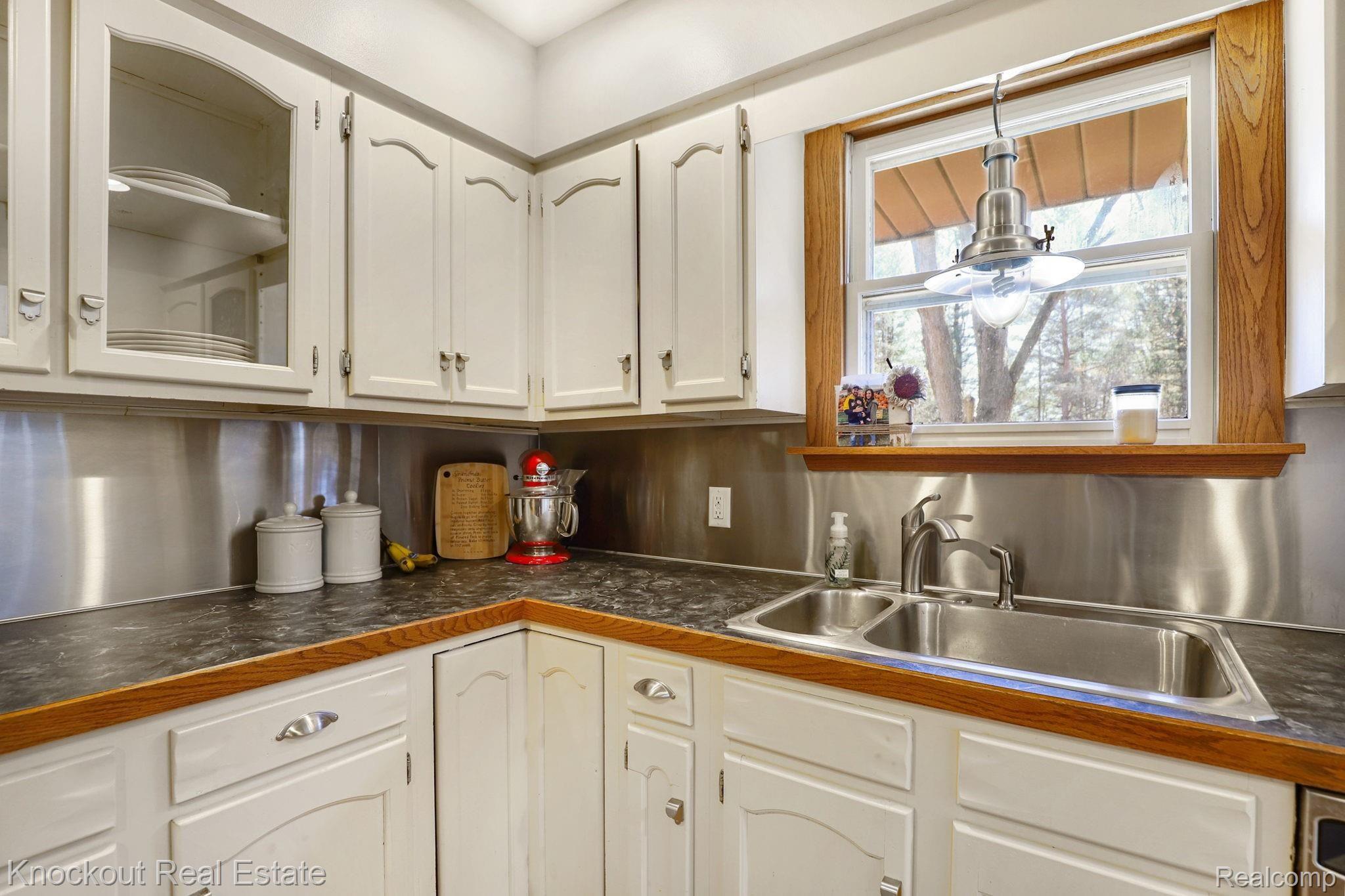 5930 Murphy Lake Road Millington, MI 48746 - Photo 8 of 49 11-web-or-mls-5930 Murphy Lake Millington - 11.jpg