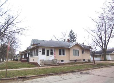 1032 Pershing Boulevard Clinton, IA 52732 - Photo 1 of 19 Gallery Image 1
