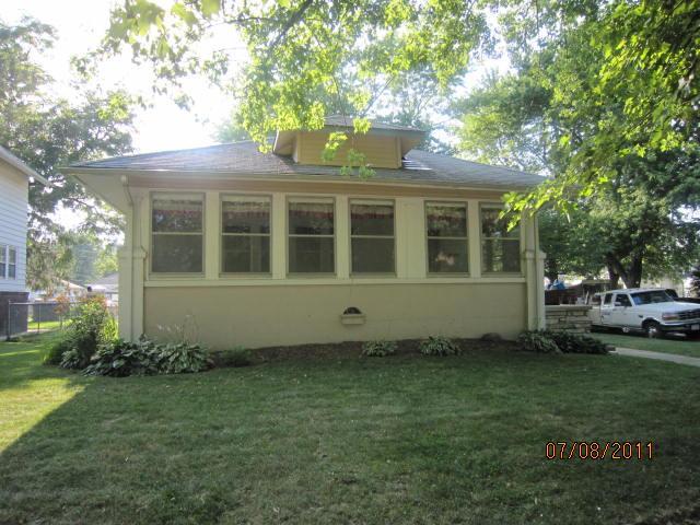 1032 Pershing Boulevard Clinton, IA 52732 - Photo 2 of 19 Gallery Image 2