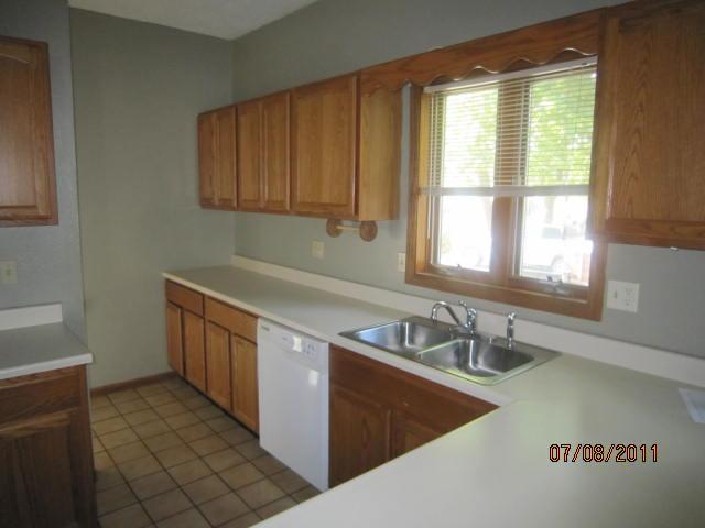 1032 Pershing Boulevard Clinton, IA 52732 - Photo 5 of 19 Gallery Image 5
