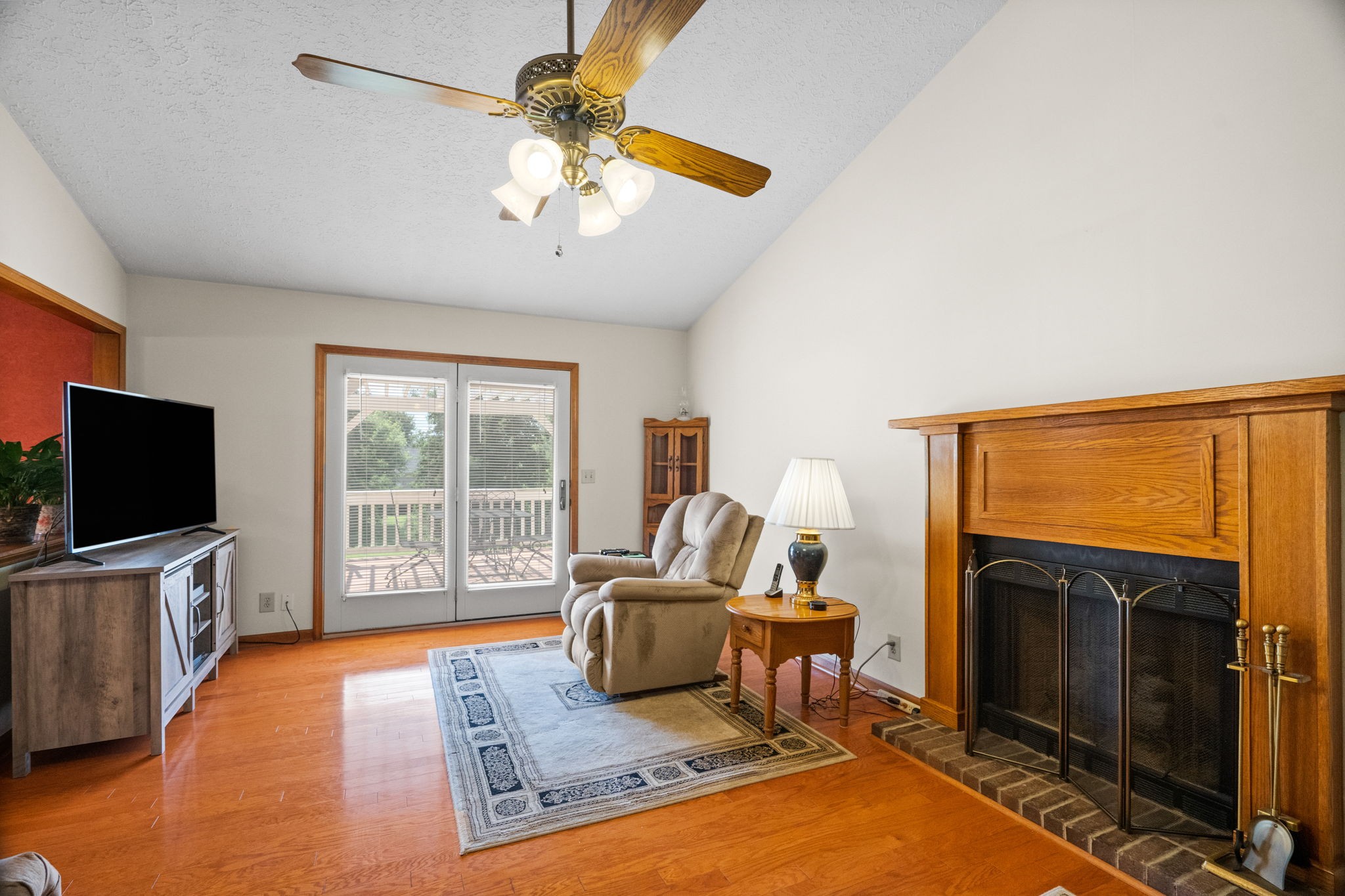 666 Lakeside Drive Springfield, TN 37172 - Photo 23 of 67 a living room with furniture and a flat screen tv