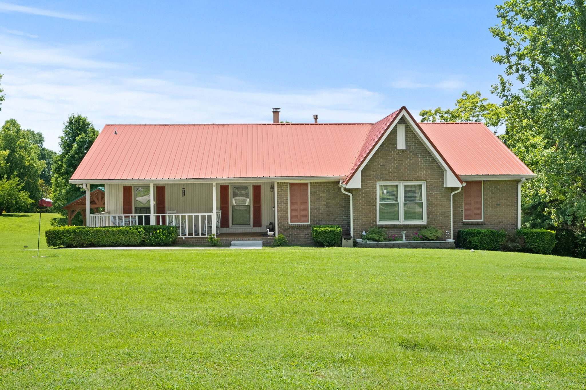 666 Lakeside Drive Springfield, TN 37172 - Photo 3 of 67 a front view of a house with a yard