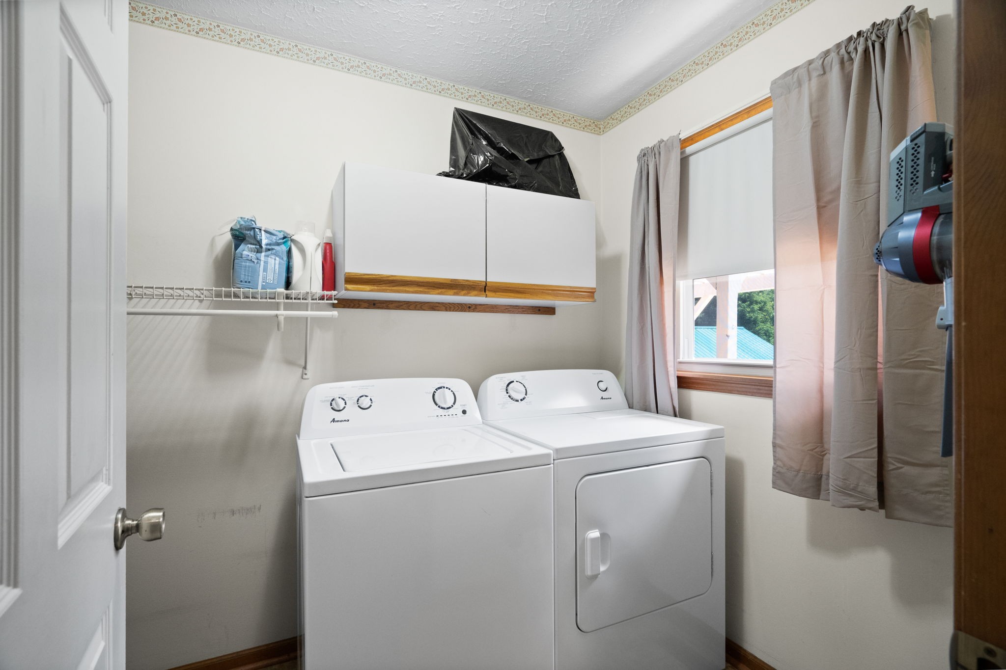 666 Lakeside Drive Springfield, TN 37172 - Photo 42 of 67 a utility room with dryer and washer