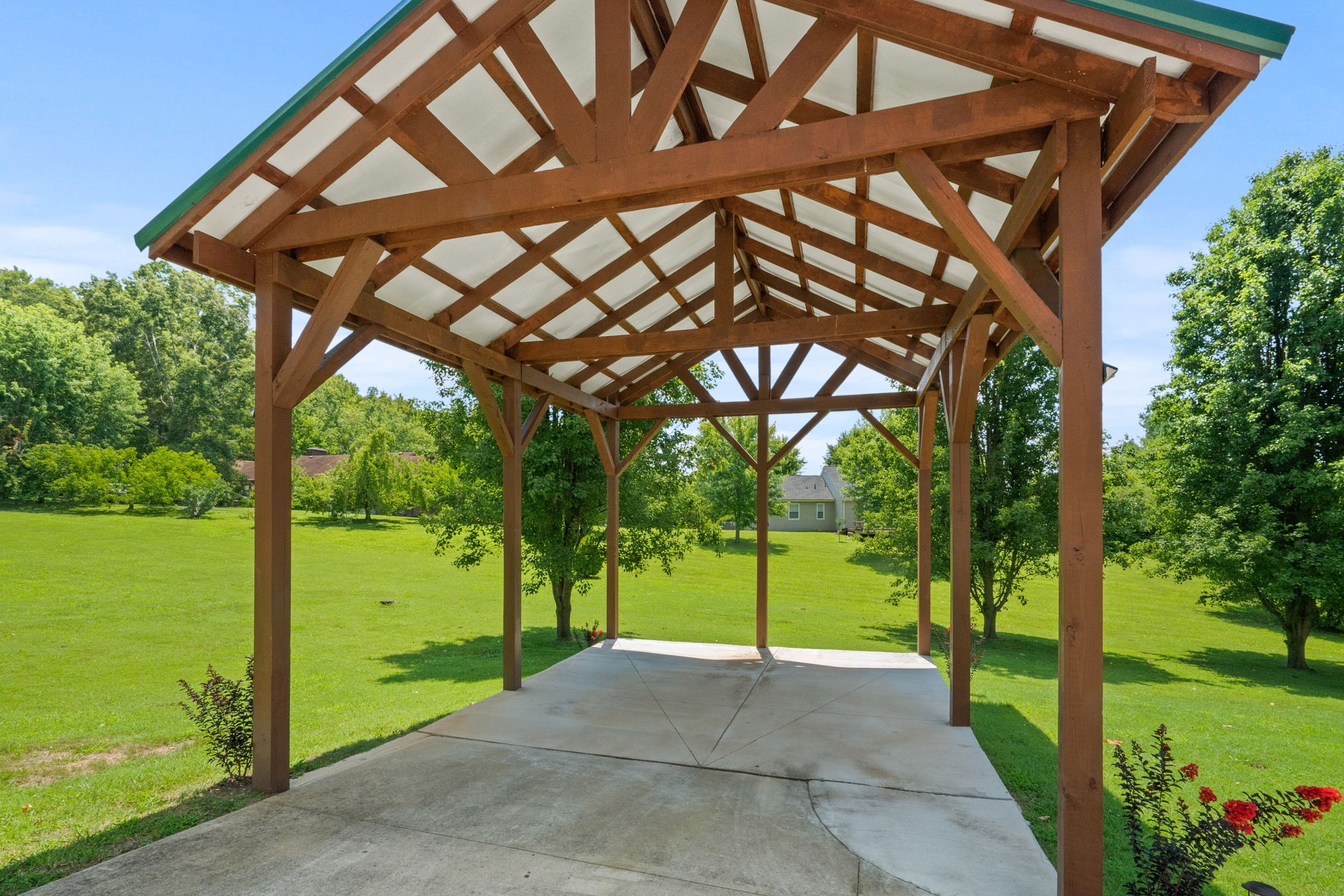 666 Lakeside Drive Springfield, TN 37172 - Photo 49 of 67 a backyard of a house with table and chairs
