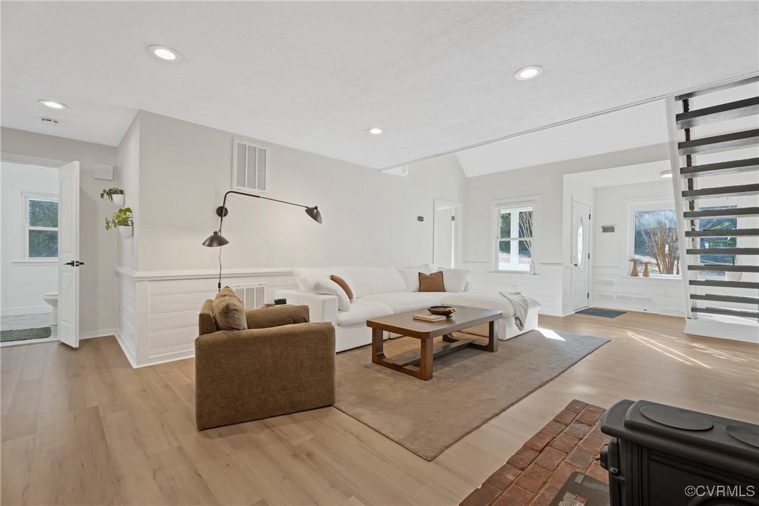 12646 Old Ridge Road Beaverdam, VA 23015 - Photo 5 of 48 Living room with vaulted ceiling and light hardwoo