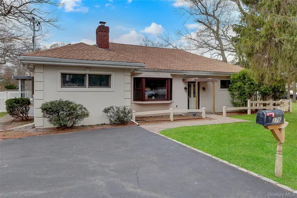 $599,990 | 276 Woodlawn Avenue, St. James, NY 11780