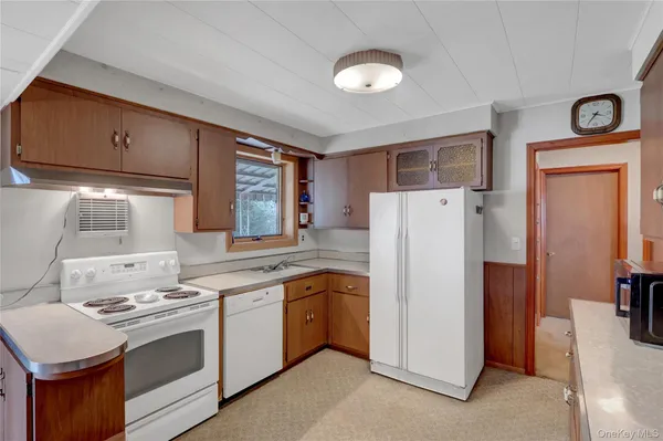 $599,990 | 276 Woodlawn Avenue, St. James, NY 11780