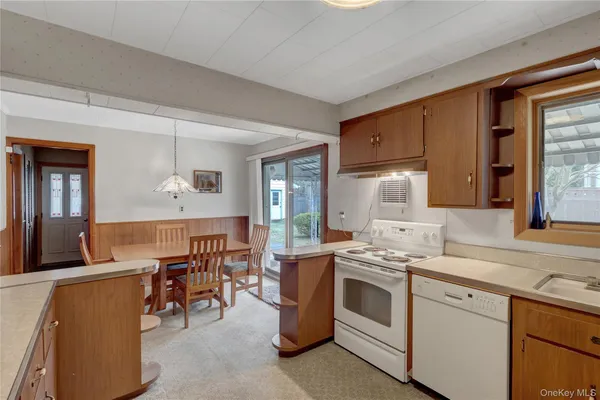$599,990 | 276 Woodlawn Avenue, St. James, NY 11780