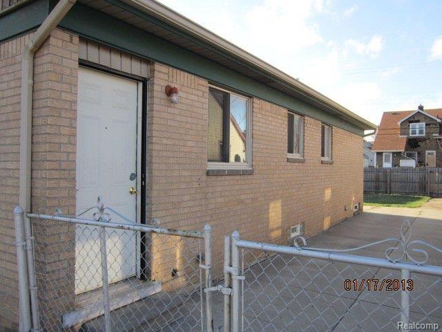 182 Goodell Street River Rouge, MI 48218 - Photo 4 of 13 182 Goodell River Rouge 011713 (