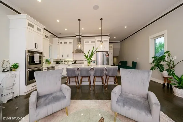 $445,000 | 4730 South Champlain Avenue, Unit 3, Chicago, IL 60615