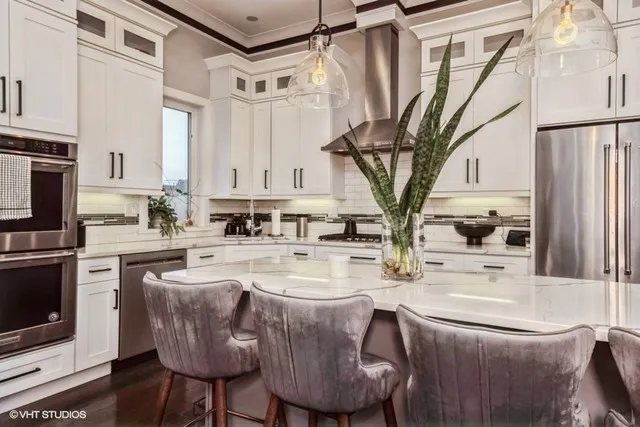 $445,000 | 4730 South Champlain Avenue, Unit 3, Chicago, IL 60615