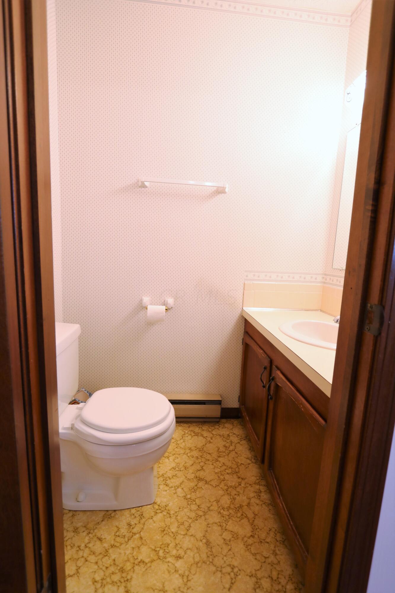14191 Edwards Road Johnstown, OH 43031 - Photo 31 of 43 Primary Half Bath