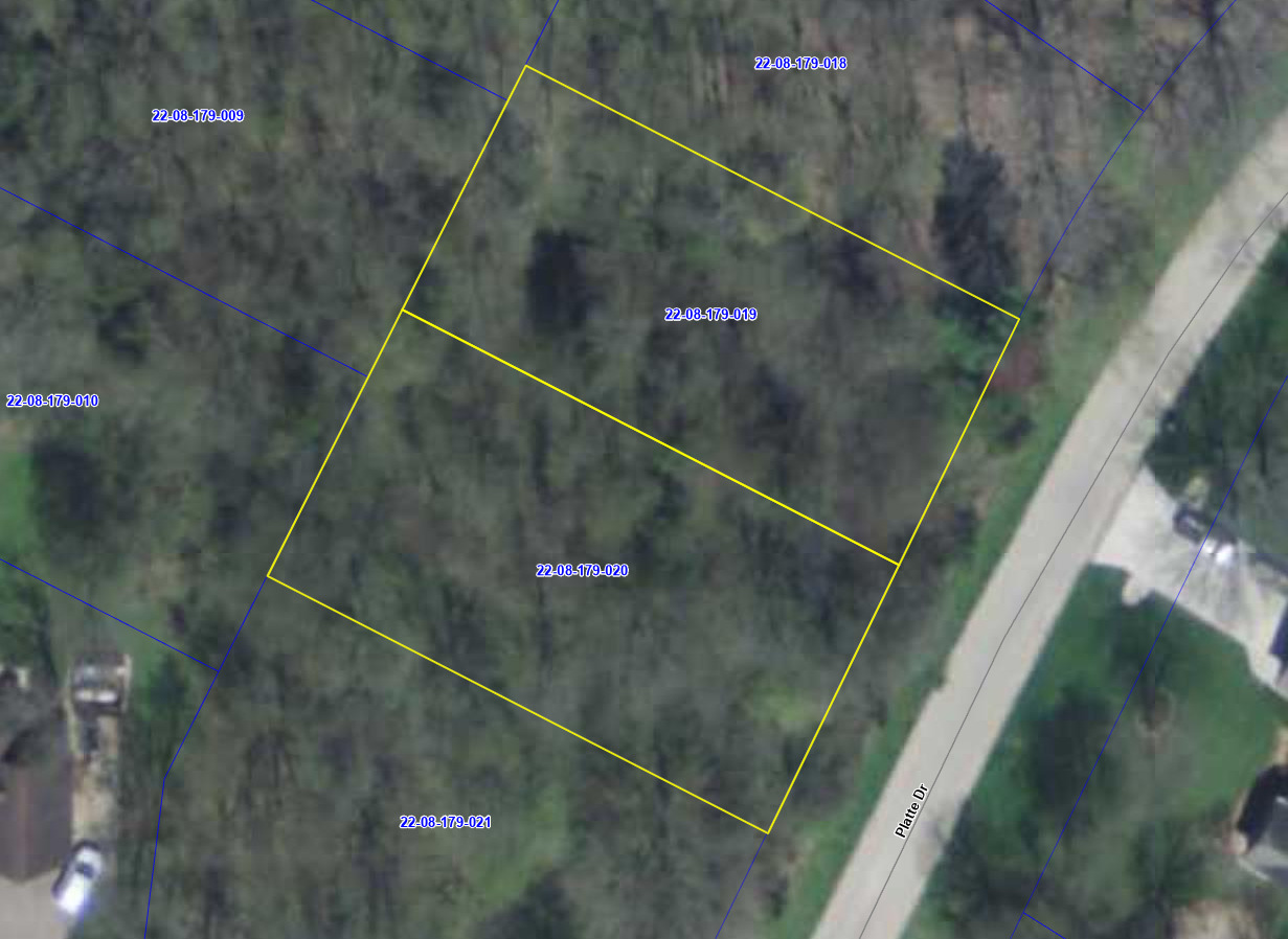 303 Platte Drive Dixon, IL 61021 - Photo 2 of 4 a close view of kitchen shower