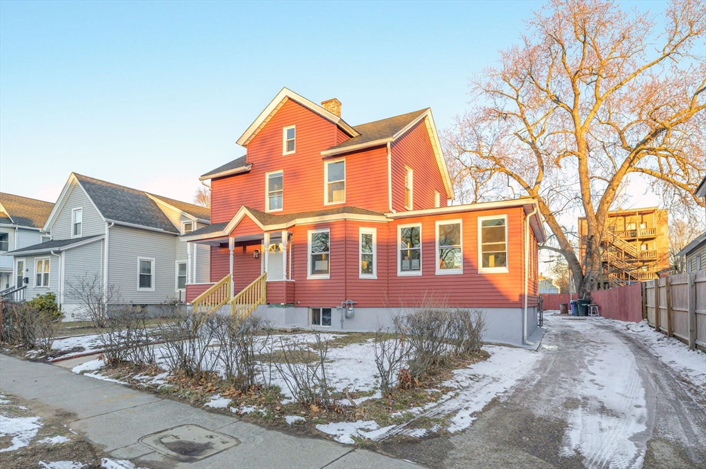 75 Shamrock Street Springfield, MA 01108 - Photo 3 of 42