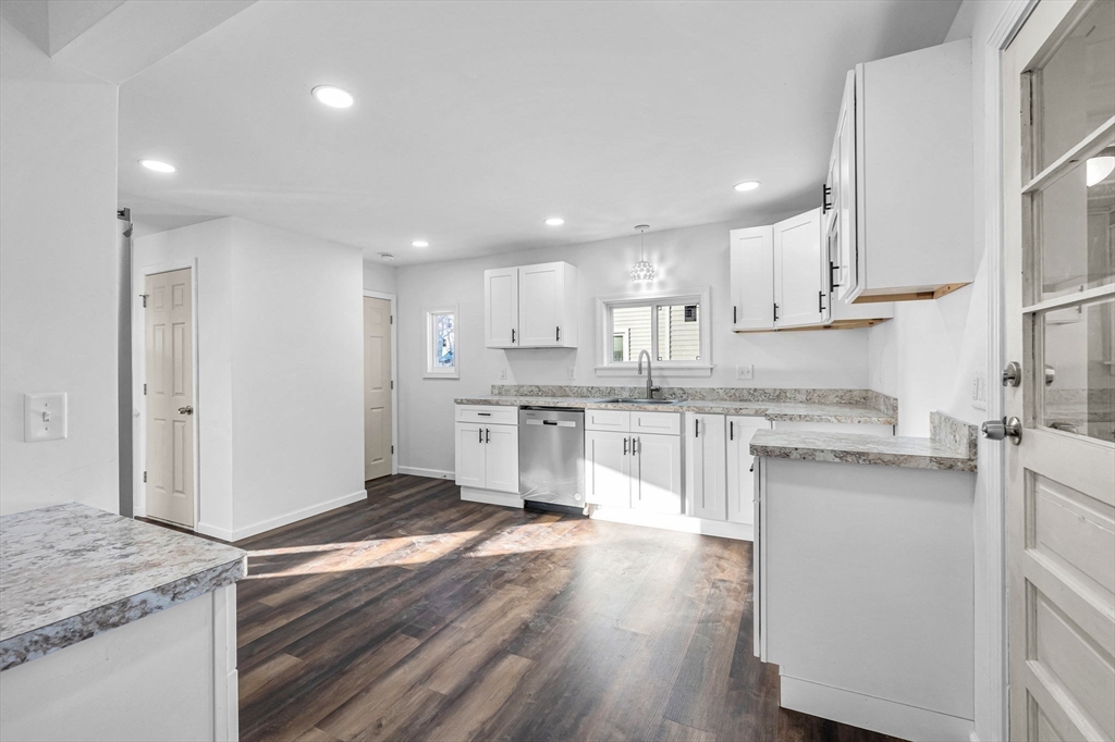 75 Shamrock Street Springfield, MA 01108 - Photo 8 of 42