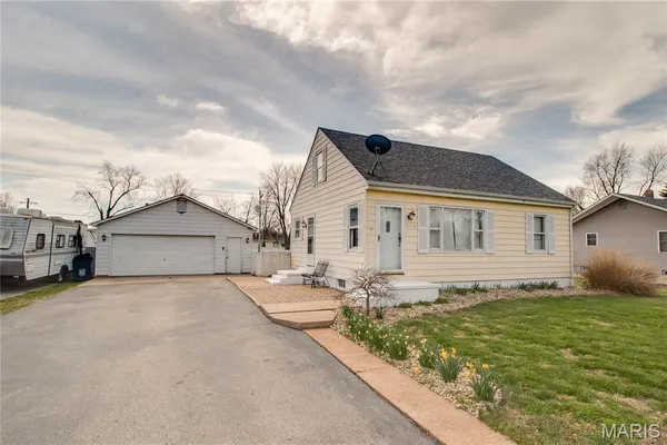 $164,950 | 350 Woodland Avenue, Wood River, IL 62095